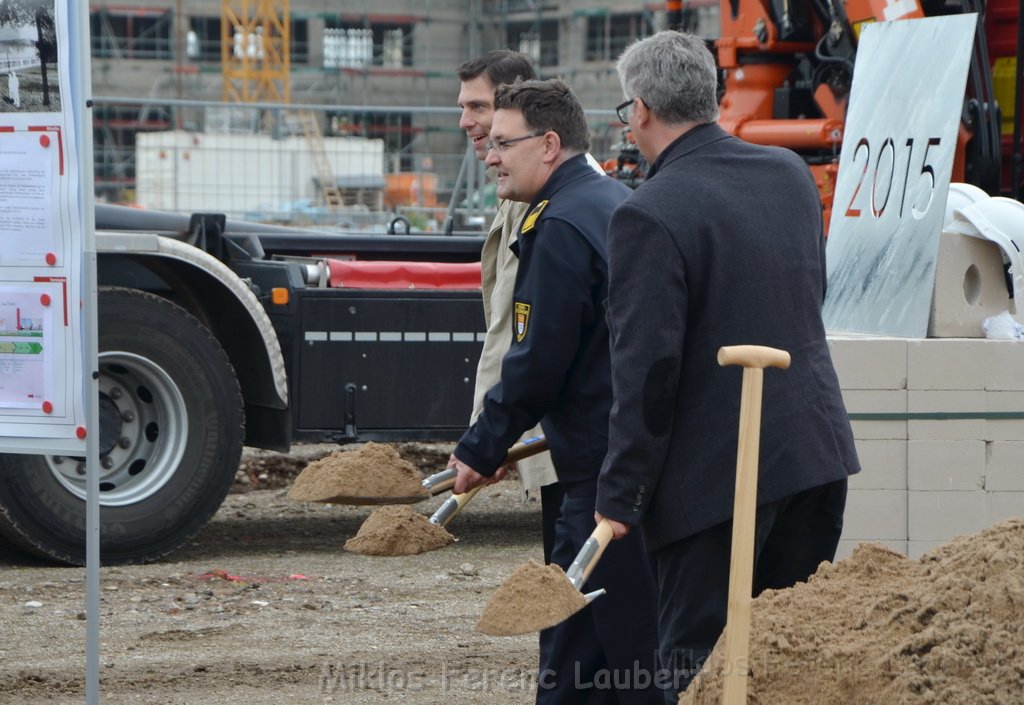 Erster Spatenstich Neues Feuerwehrzentrum Koeln Kalk Gummersbacherstr P115.JPG - Miklos Laubert